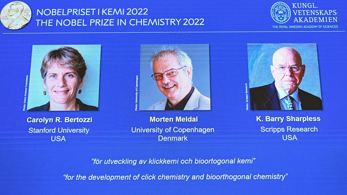 Nobelova cena pro tři chemiky za revoluční spojování molekul. Jeden z nich ji dostává podruhé